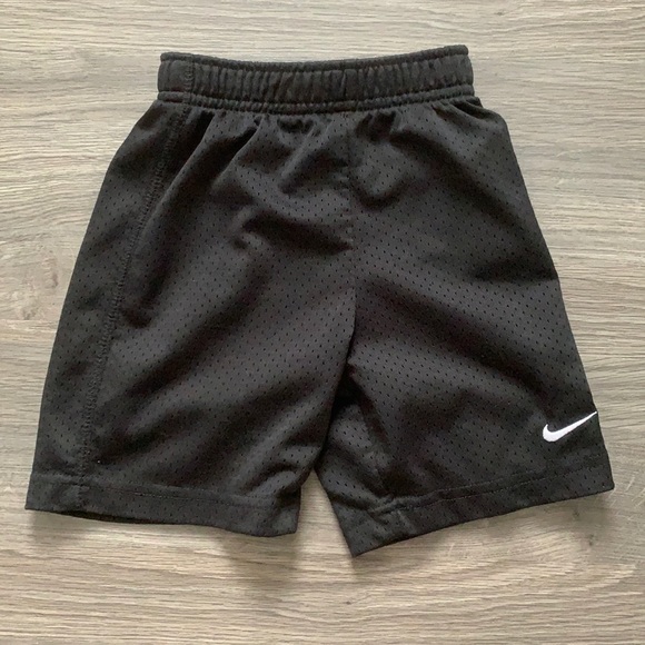 Boys Nike Shorts Size 3T. EUC - Picture 1 of 3